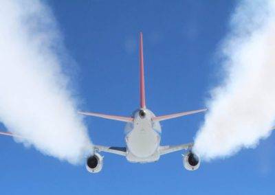 Airplane condensation trails